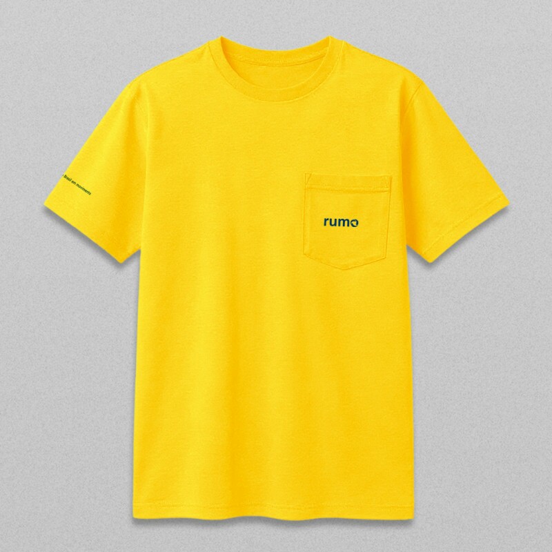 Camiseta com Bolso Unissex Amarela Camiseta com Bolso Unissex Amarela